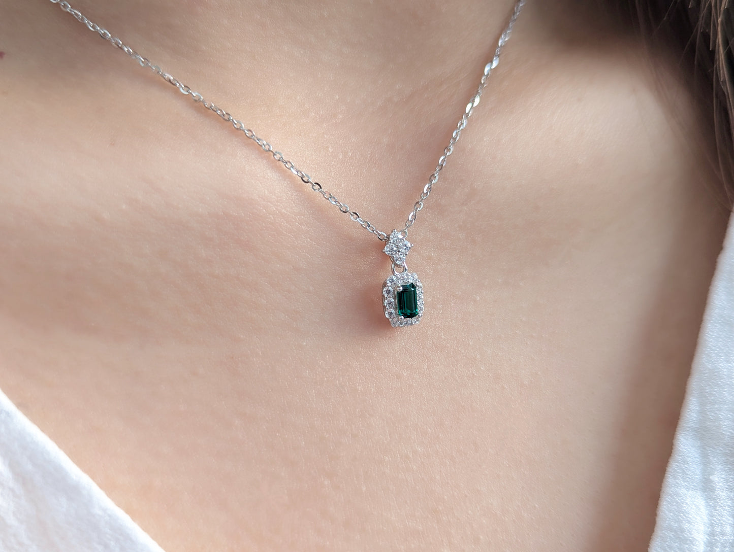 "Lumière" Halskette - Morgentau-Grün