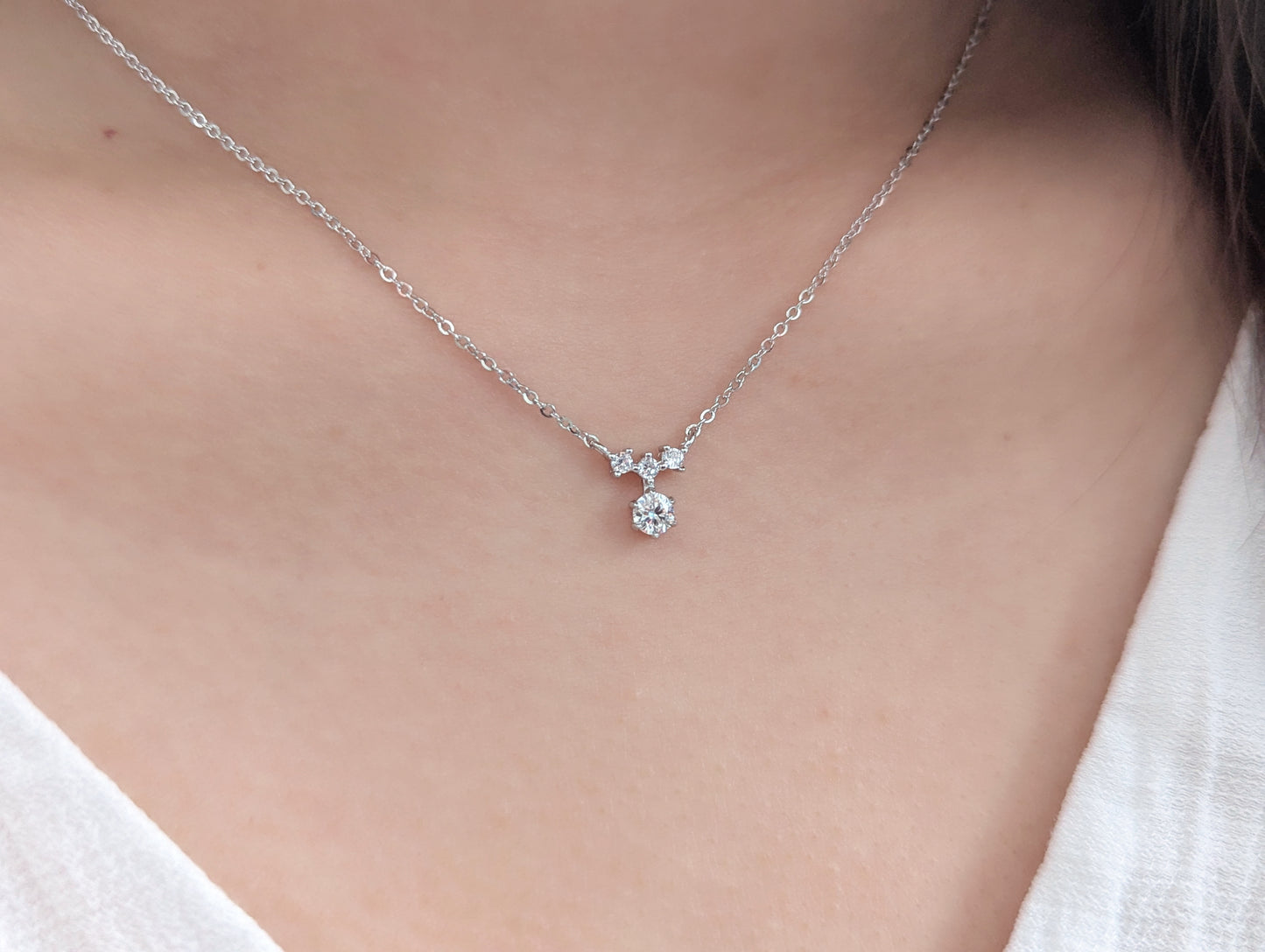 "Sternfall" Kette mit Moissanit-Stern