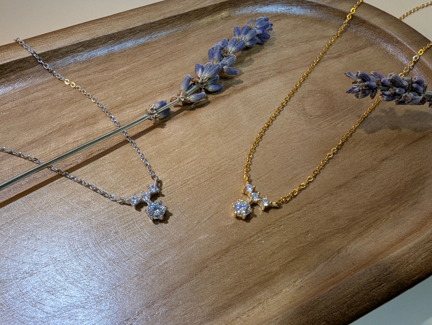 "Sternfall" Kette mit Moissanit-Stern