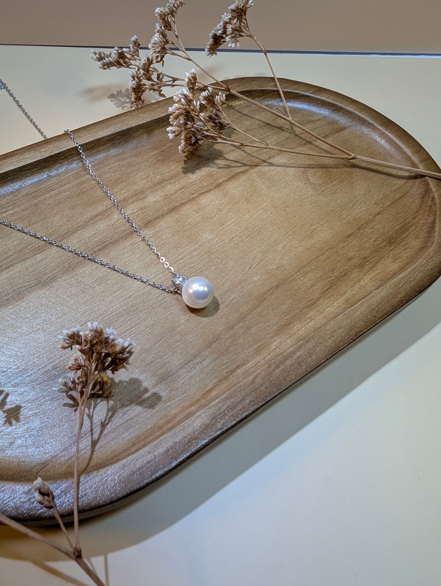 "Éclat de Lune" Halskette mit 8mm Muschelperle & Moissanit