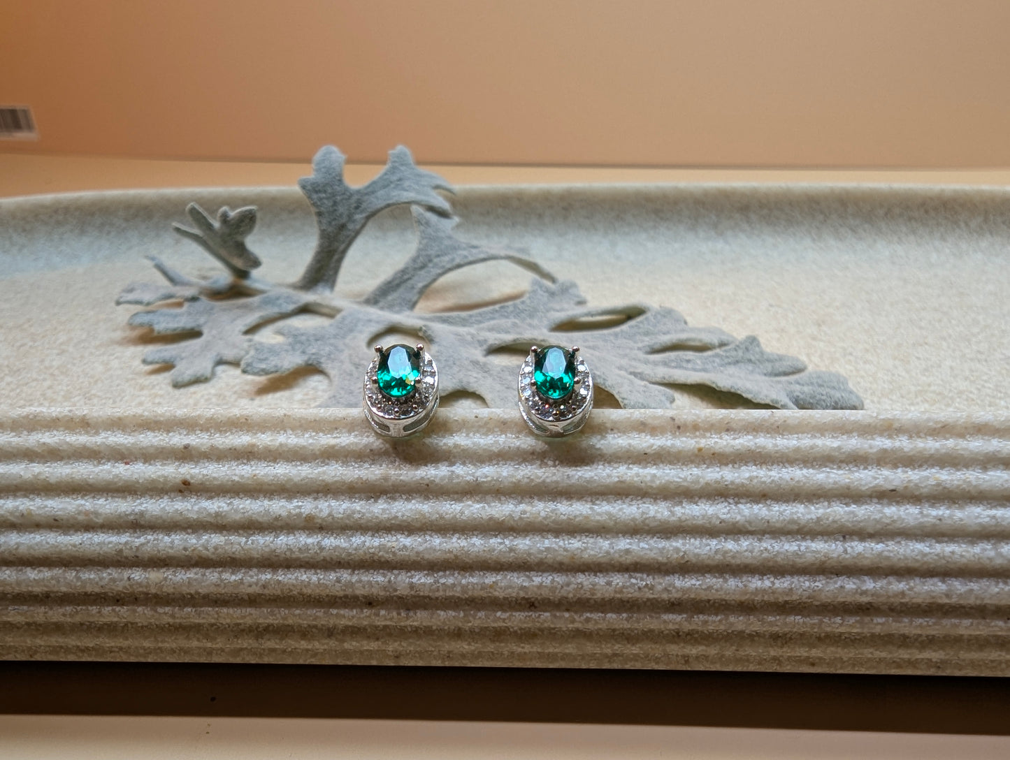 "Lumière" Lichtpunkte Ohrstecker - Emerald Glow